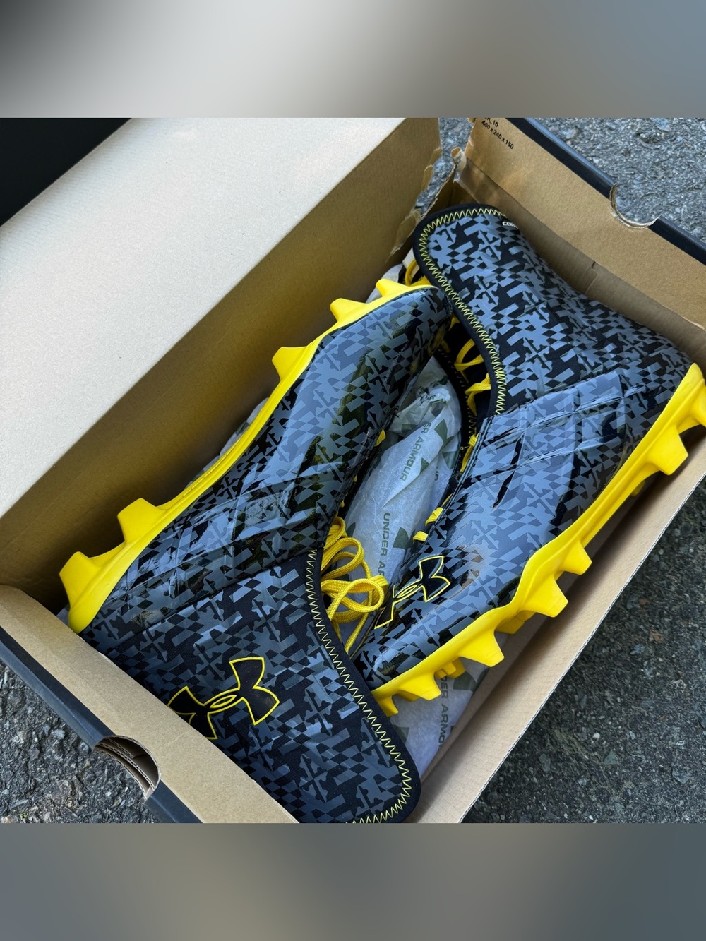 NEW Under Armour Highlight MC High Top Football Cleats Men’s 12 Black Yellow Box